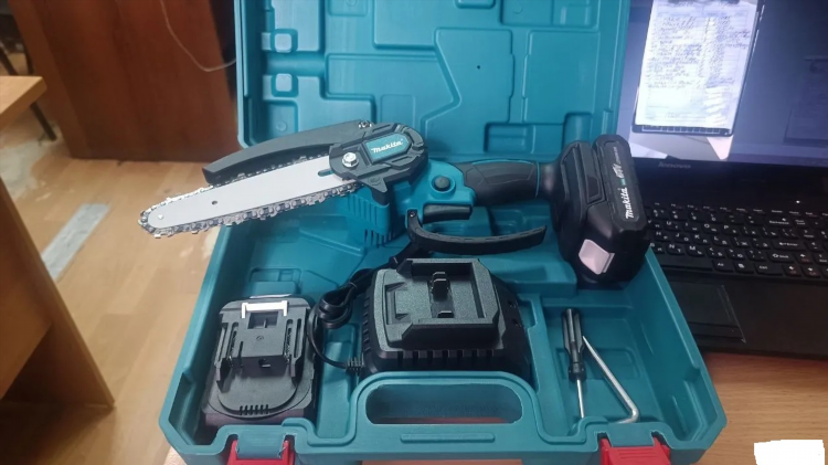 Мини пила цепная аккумуляторная makita